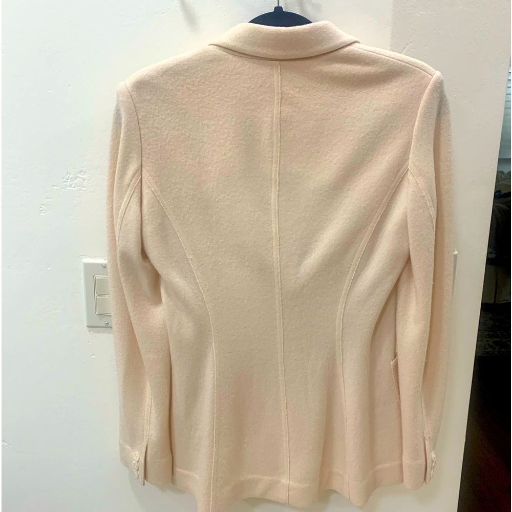 100% Wool Blazer, stylish and comfy, slenderizing because of the cut